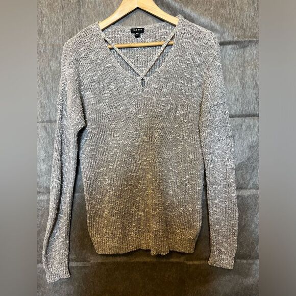 Plus SZ Women's Torrid 00 Grey Sweater Cut out design w/minor defects - Picture 1 of 11